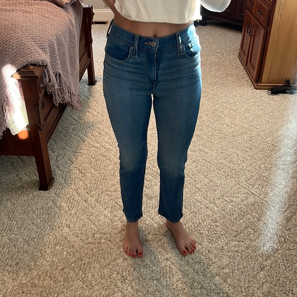 724 Levi’s High Rise Straight Crop Jeans